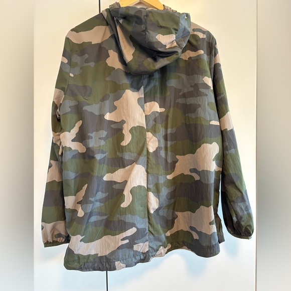 Offline by Aerie camouflage windbreaker size medium - Picture 2 of 4
